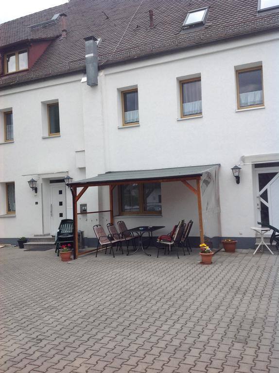 Pension Lindengarten Нюрнберг Экстерьер фото