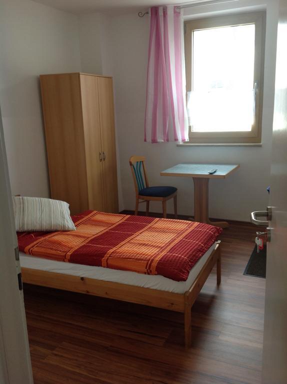 Pension Lindengarten Нюрнберг Экстерьер фото